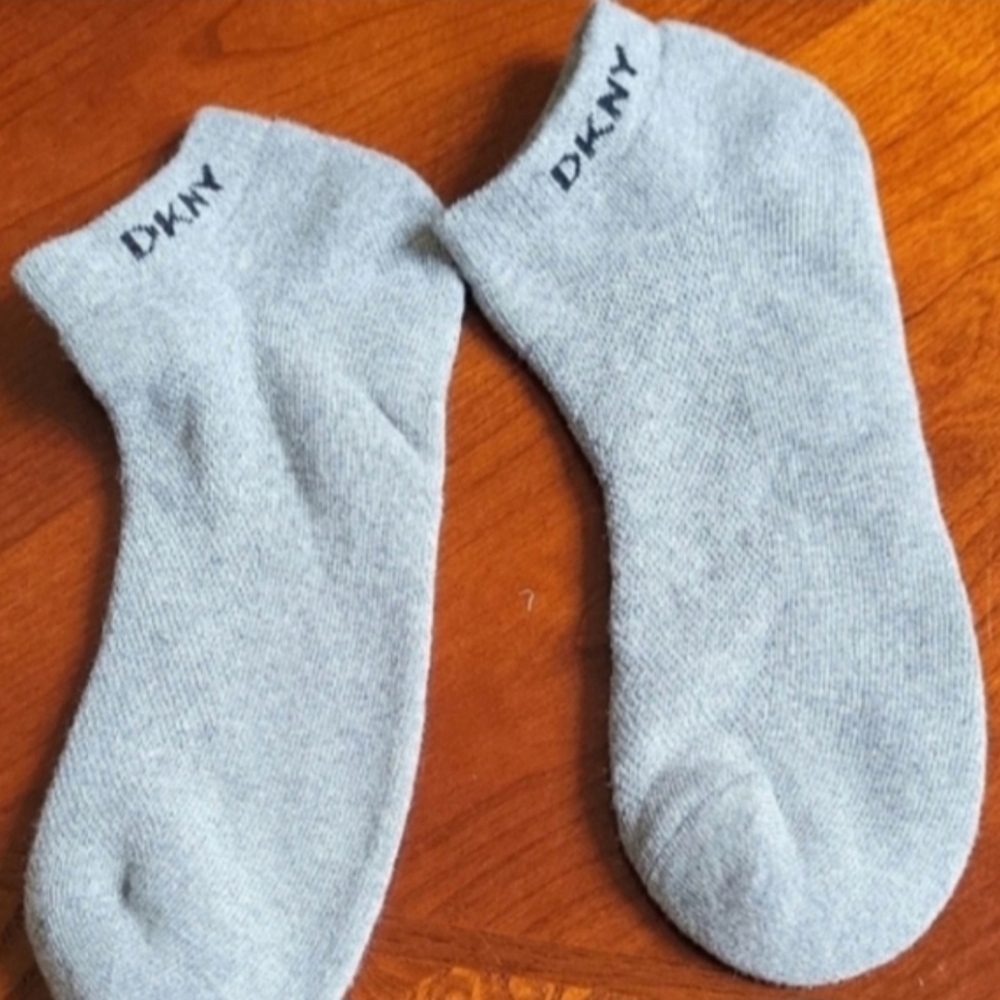 DKNY Women   Light Gray Low-Cut Socks